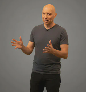 Portrait of AXEL MAGNUS, transformation expert and communication researcher at Inner Knowing Conference